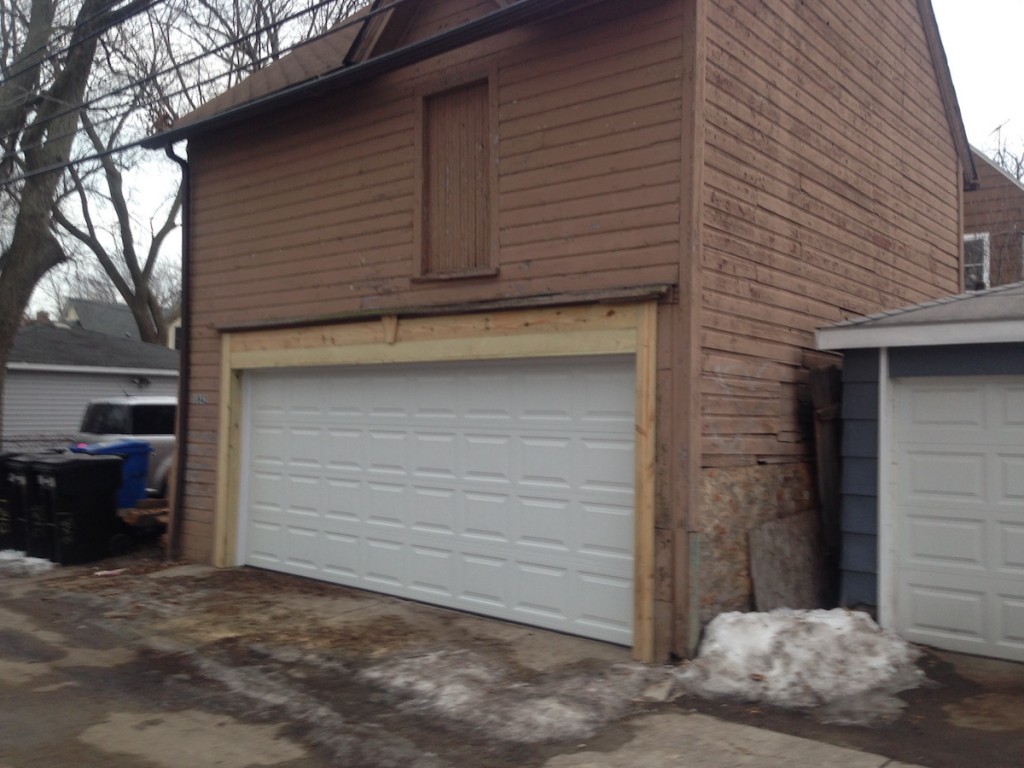 3 Reasons to Consider Working with a Garage Door Repairman in Athens, GA