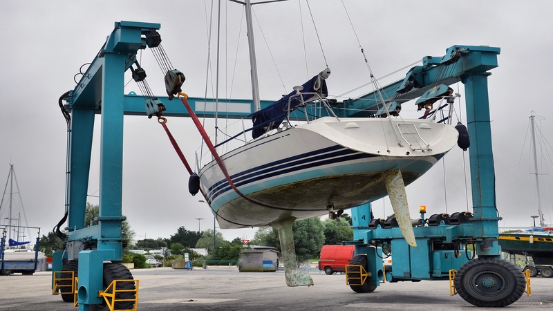 Gain Instant Water Access with Boat Lift Installation near me