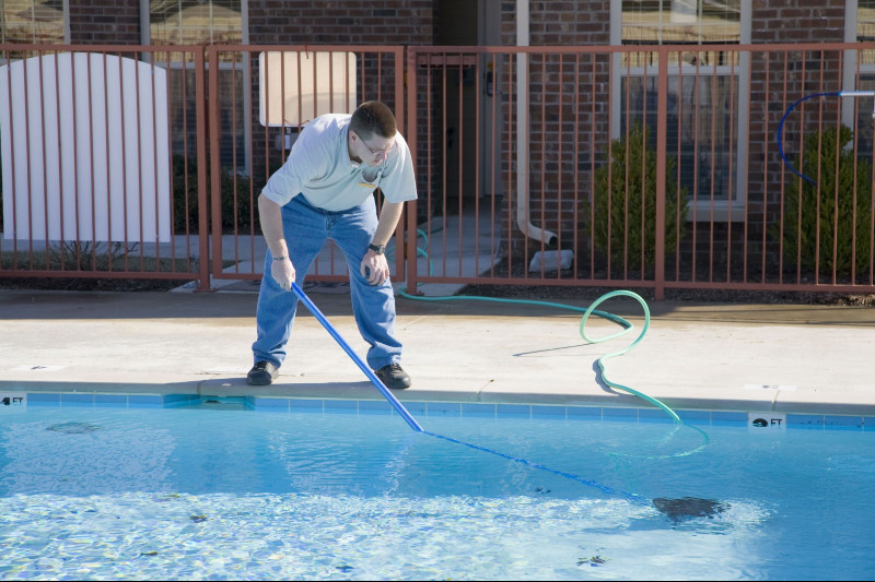 2 Common Causes of Pool Leaks And Who To Call For Help