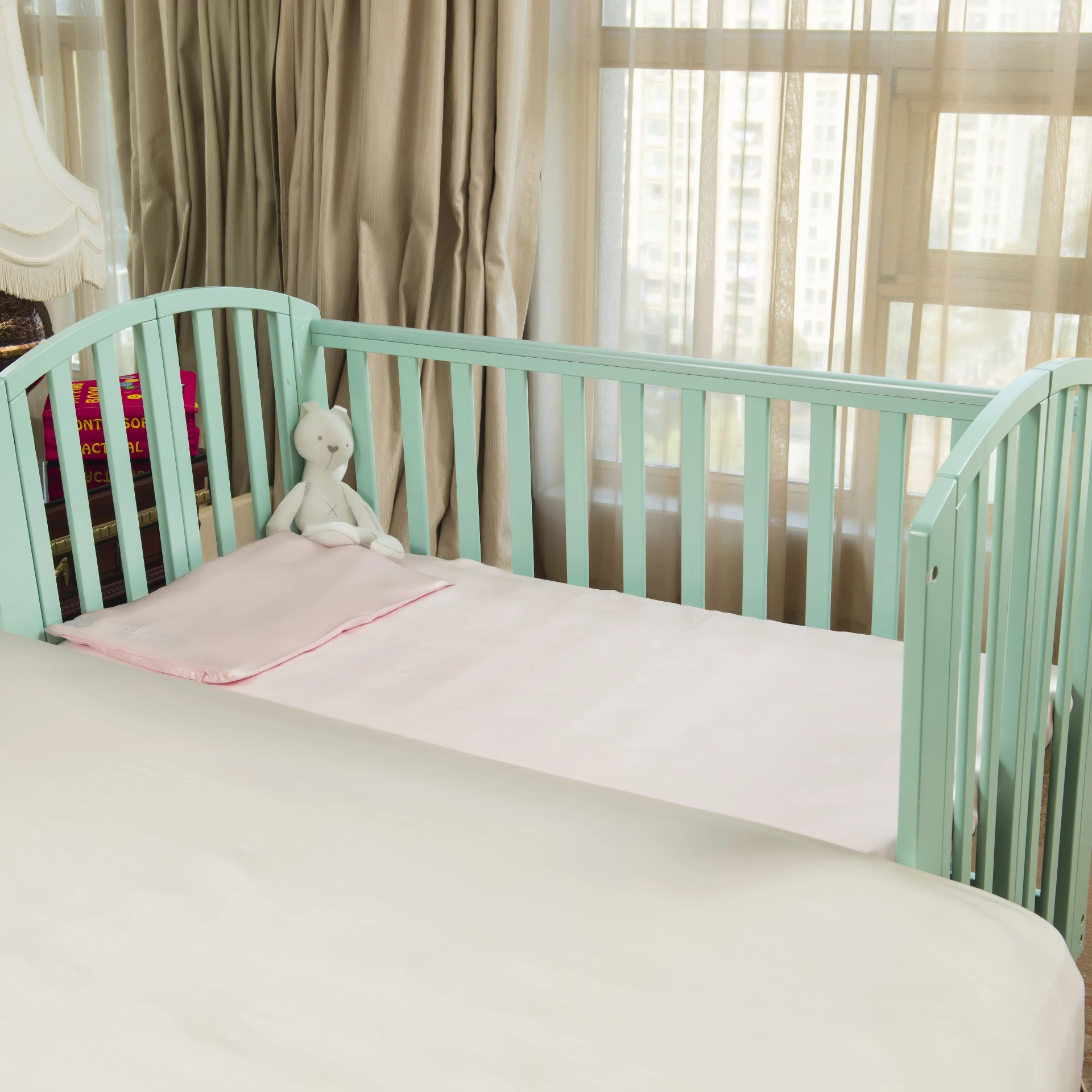 American Bundles of Joy: Benefits of Using Silk Sheets for Your Baby