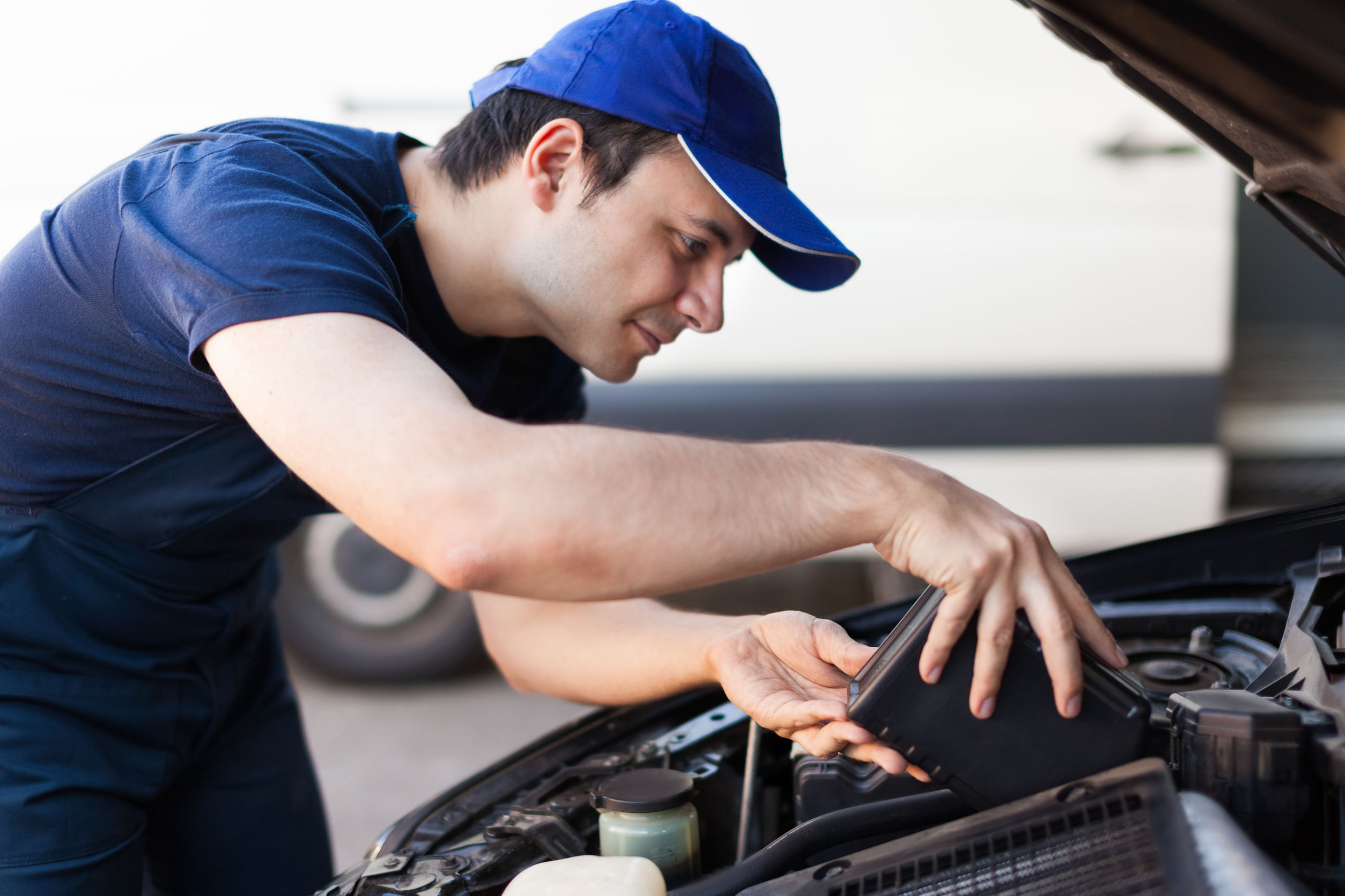 Five Advantages of Getting an Oil Change in Jacksonville, FL