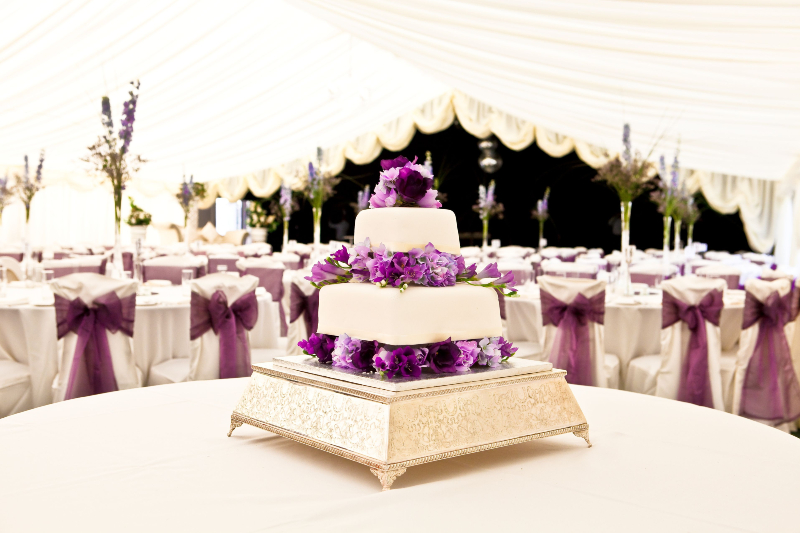 Tips For Selecting A Wedding Cake Stand