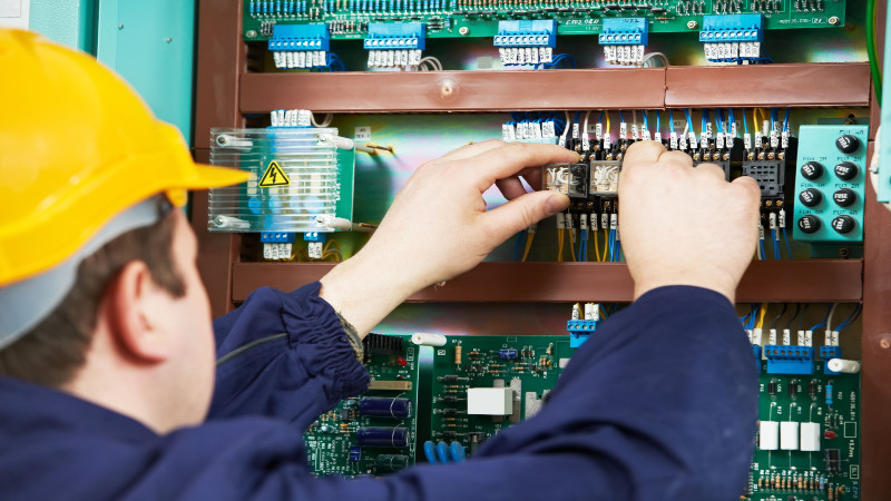 Sparks Igniting? 3 Tips for Hiring a Electrician in Austin, Texas