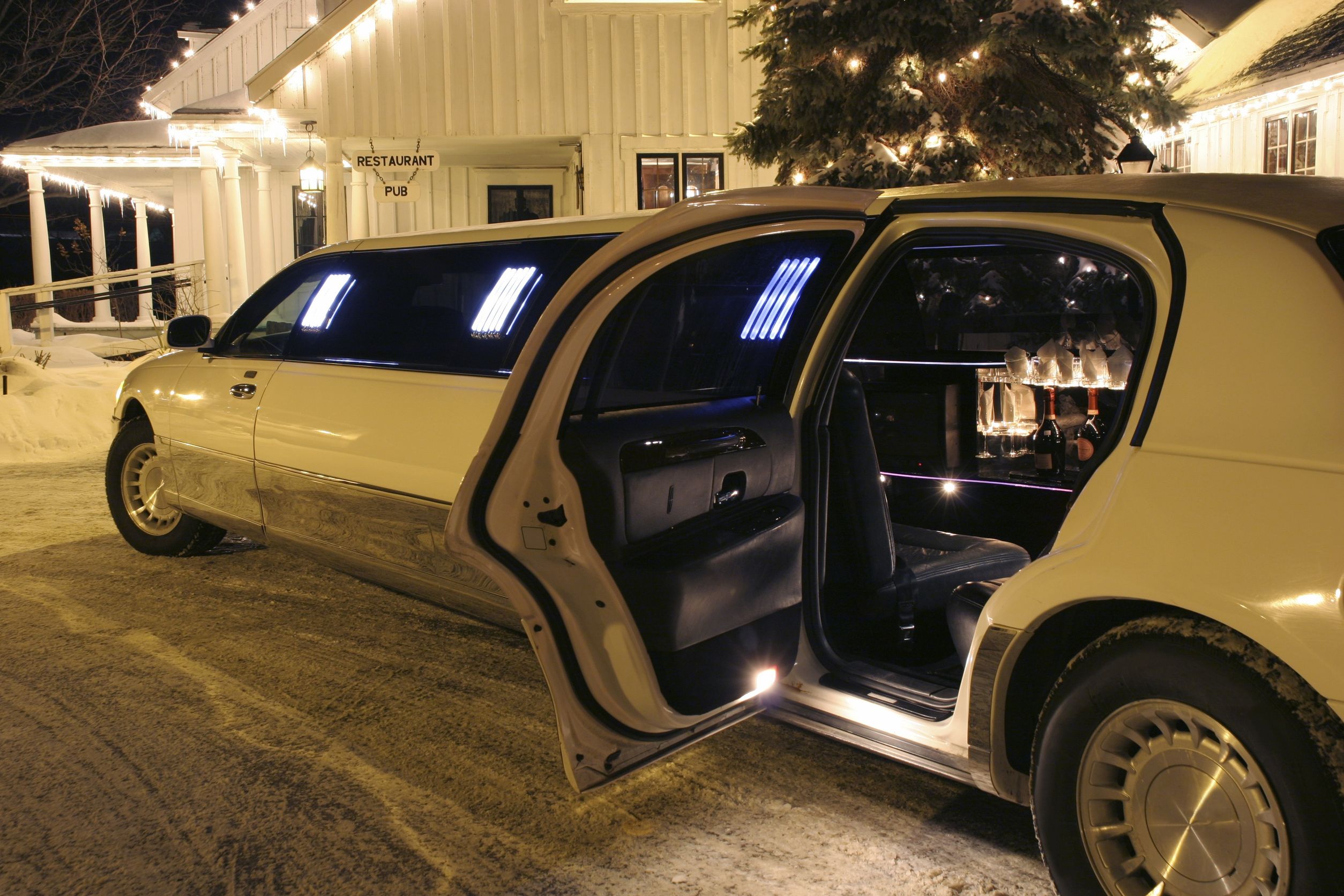 Top Reasons You Should Hire a Limousine Service in Charlotte, NC