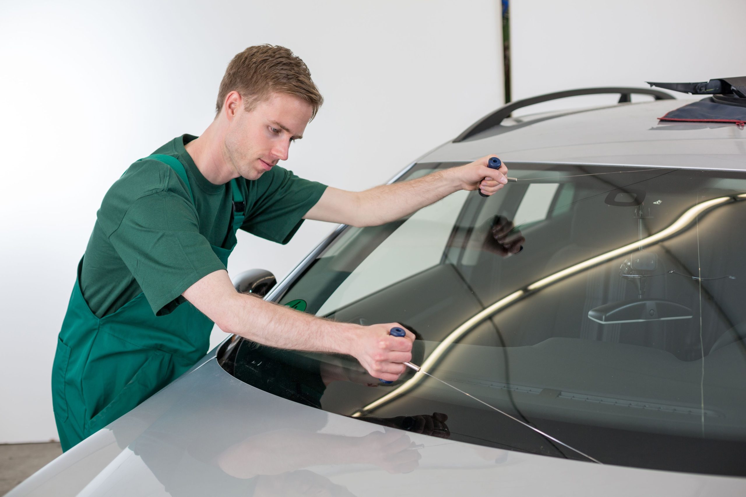 Solve Your Problems By Contacting an Auto Glass Service in Dallas, TX