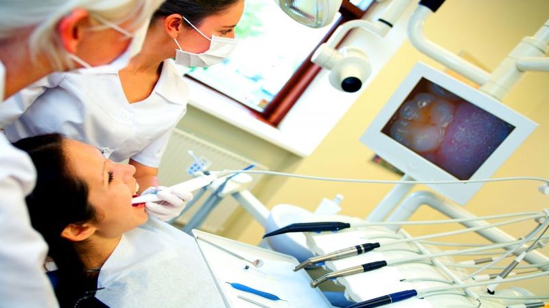 What to Expect When Visiting a Dentist in Chantilly