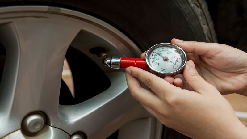 How Does a Tire Pressure Sensor Work?